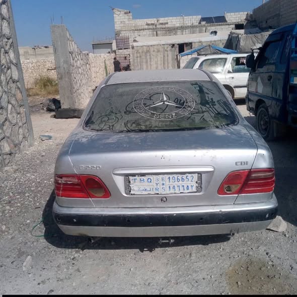 مرسيدس نملة 220 2001 - صورة 3