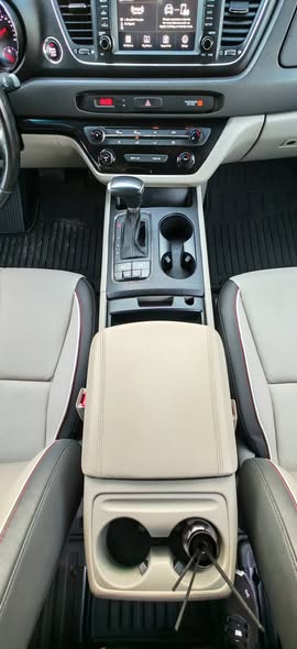 كيا سيدونا 2017 - صورة 3