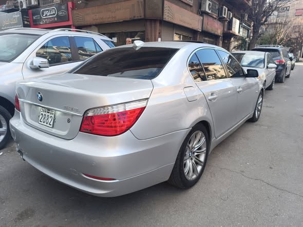 بي إم دبليو 528i 2009 - صورة 3