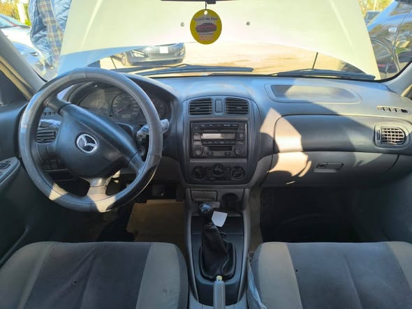 مازدا 323 2002 - صورة 2