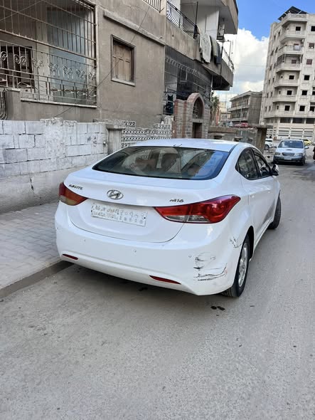 هيونداي أفانتي 2012 - صورة 1