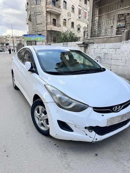 هيونداي أفانتي 2012 - صورة 2