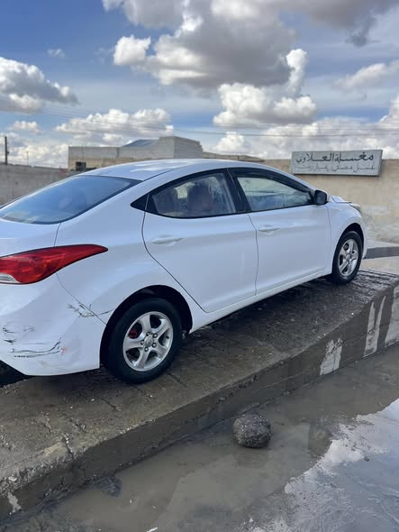 هيونداي أفانتي 2012 - صورة 4