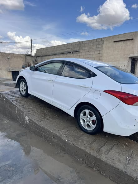 هيونداي أفانتي 2012 - صورة 5