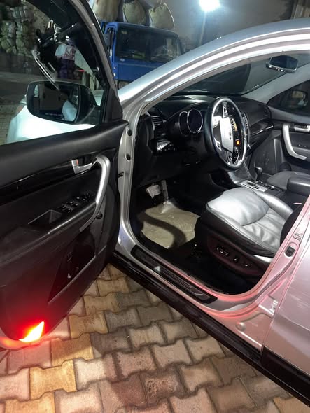 كيا سورينتو 2010 - صورة 5