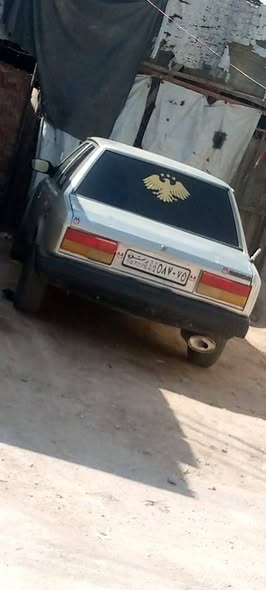 مازدا ٣٢٣ 1982 - صورة 3