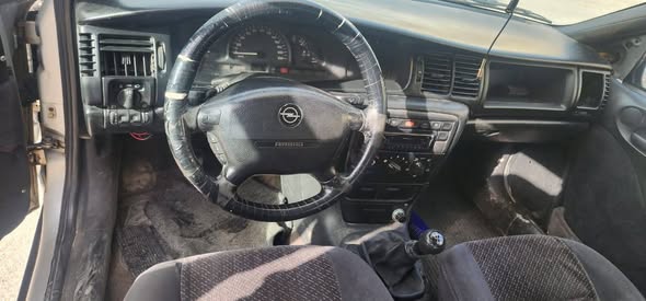 اوبل كرت 2001 - صورة 1