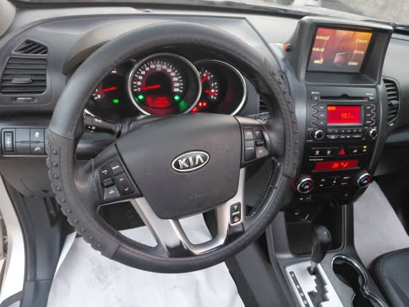 كيا سيرنتو 2011 - صورة 5