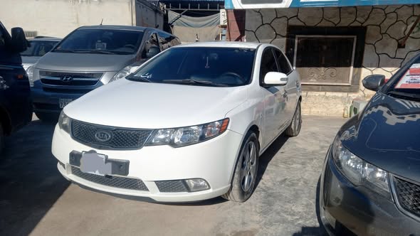 كيا فورتي 2010 - صورة 2