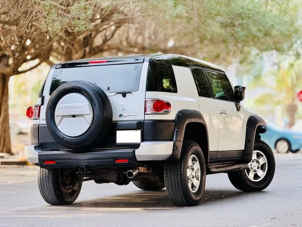 تويوتا FJ كروزر 2009 - صورة 2