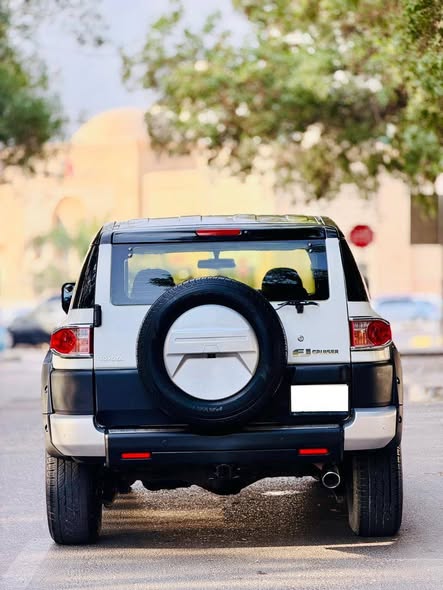 تويوتا FJ كروزر 2009 - صورة 4