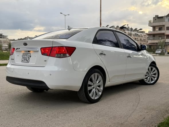 كيا فورتي 2011 - صورة 4