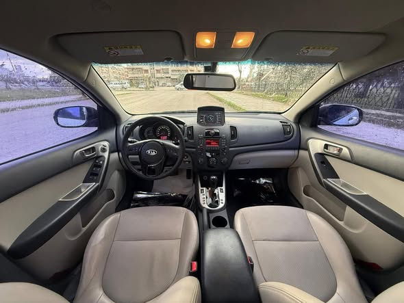 كيا فورتي 2011 - صورة 5