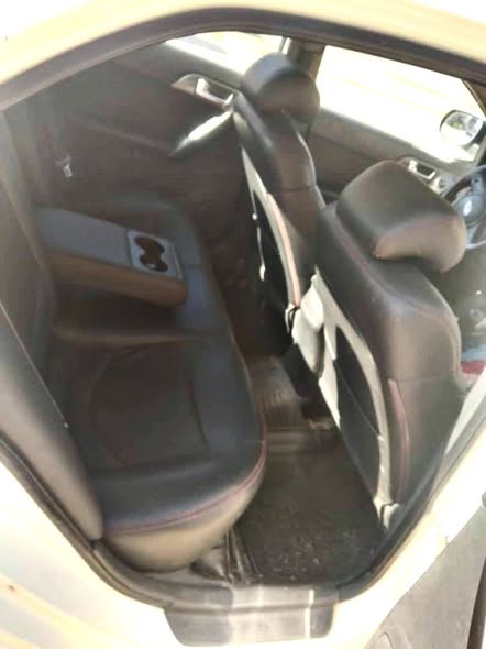 كيا فورتي 2010 - صورة 5