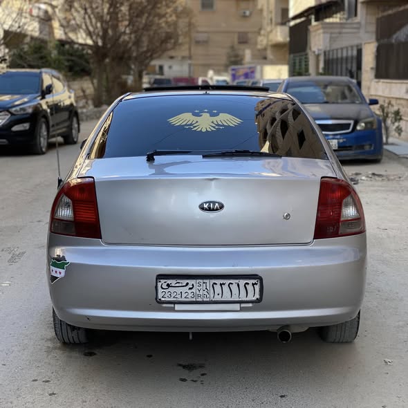 كيا شوما 2001 - صورة 2