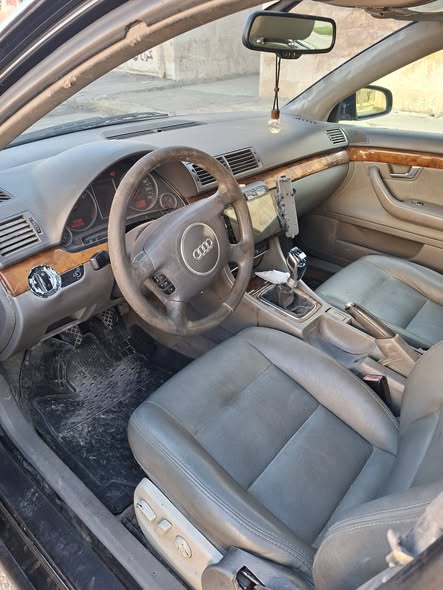 اودي A4 2001 - صورة 3