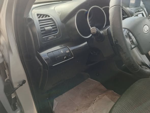 كيا سورنتو 2010 - صورة 5