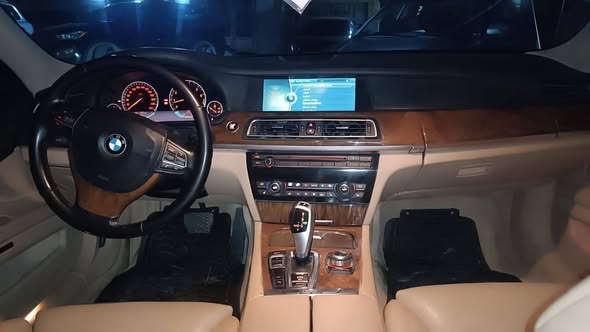 BMW 740Li 2012 - صورة 4