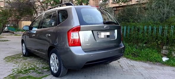كيا كارينز 2009 - صورة 2