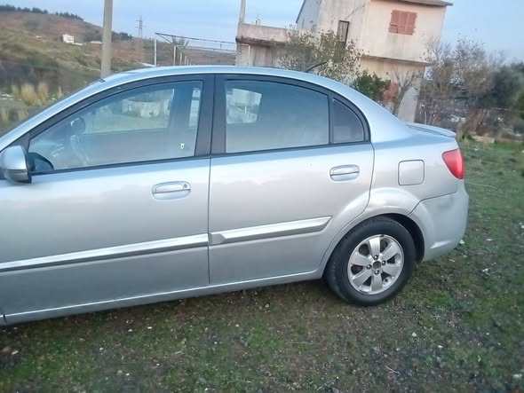 كيا ريو 2011 - صورة 2