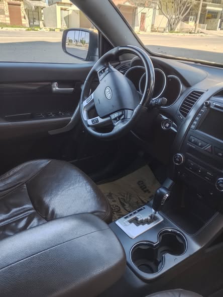 كيا سورينتو 2010 - صورة 4