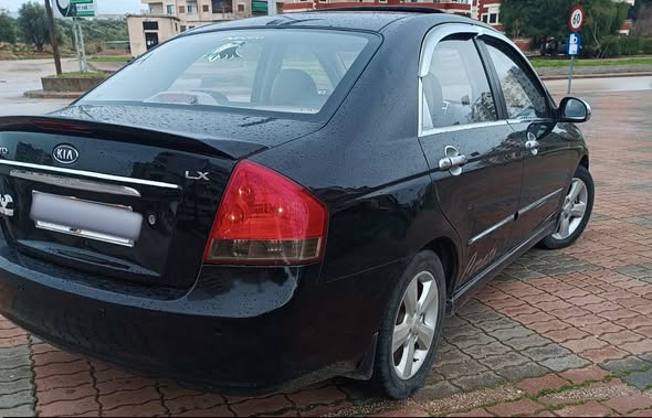 كيا سيراتو 2008 - صورة 2