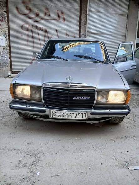 مرسيدس ٢٠٠ 1979 - صورة 1