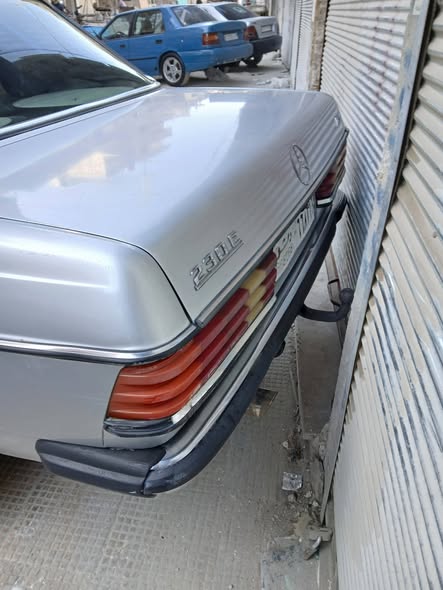 مرسيدس ٢٠٠ 1979 - صورة 4