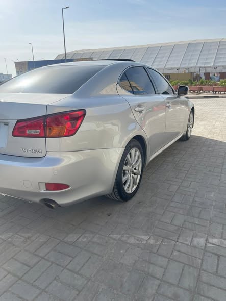 لكزس IS250 2008 - صورة 3