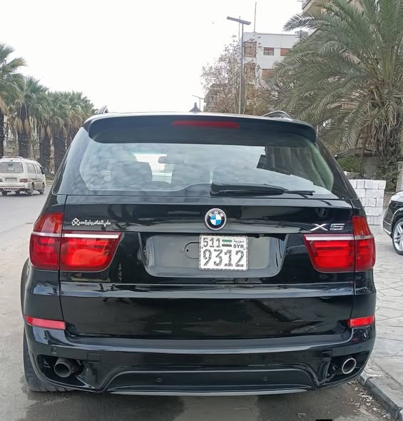 بي إم دبليو اكس 5 2012 - صورة 2