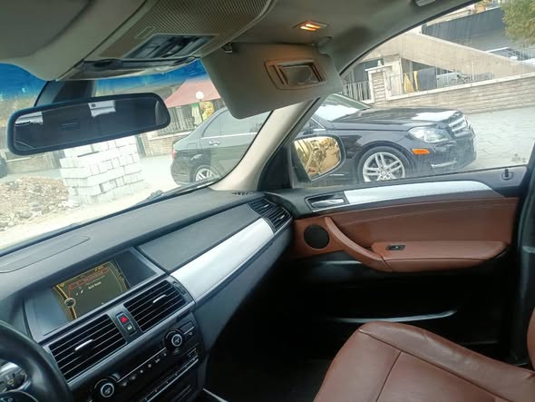 بي إم دبليو اكس 5 2012 - صورة 3