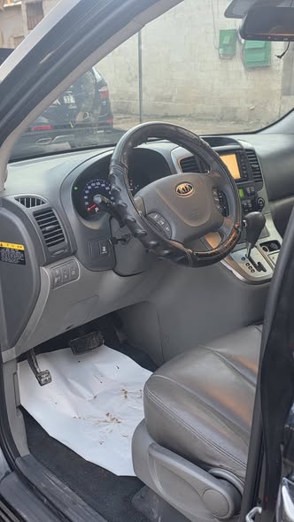 كيا جراند كرنفال 2012 - صورة 4