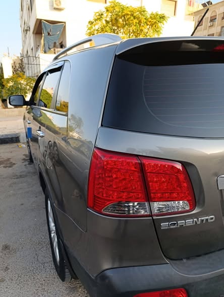 كيا سورنتو 2011 - صورة 2