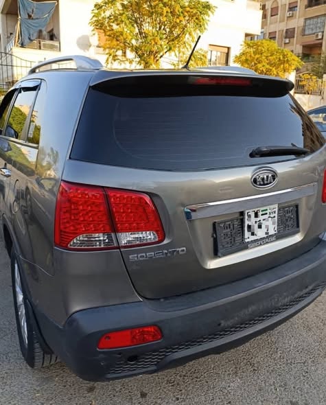 كيا سورنتو 2011 - صورة 3
