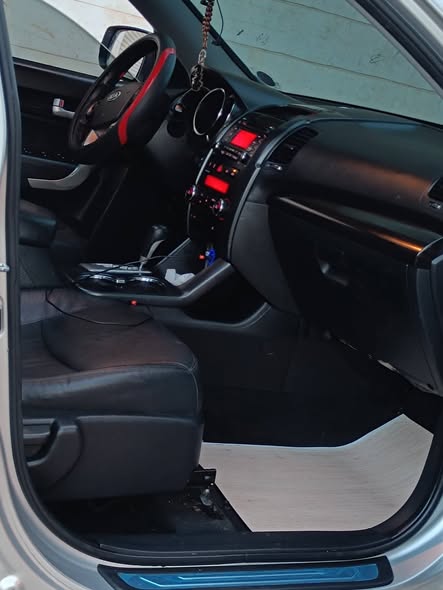 كيا سيرنتو 2010 - صورة 4