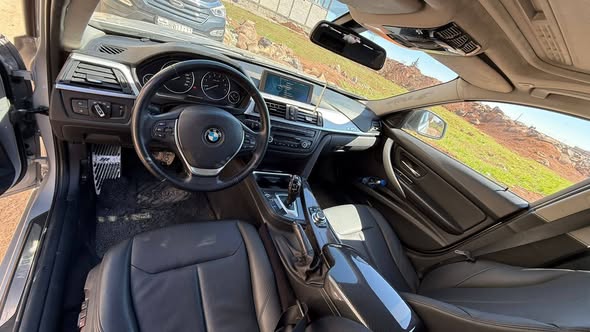 BMW 320i 2012 - صورة 3