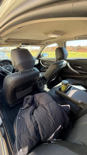 BMW 320i 2012 - صورة 4