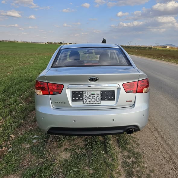 كيا فورتي 2011 - صورة 4