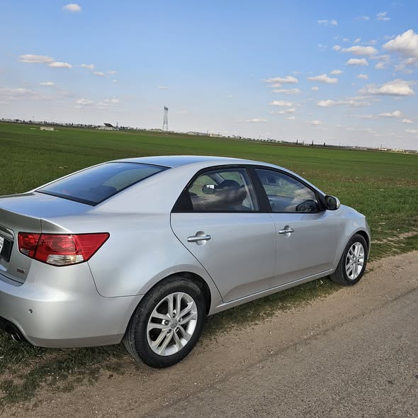 كيا فورتي 2011 - صورة 5