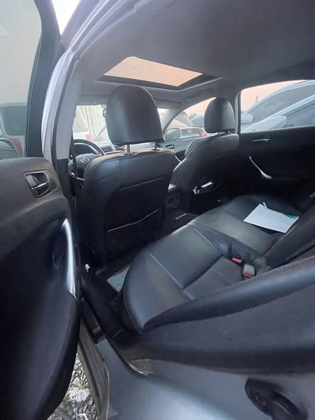 لكزس IS250 2008 - صورة 3