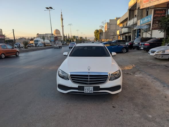 مرسيدس e300 2019 - صورة 4