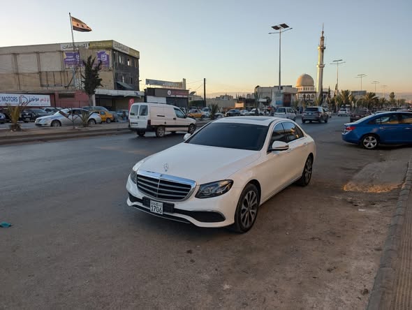 مرسيدس e300 2019 - صورة 5