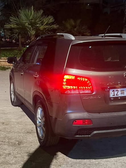 كيا سورينتو 2010 - صورة 4