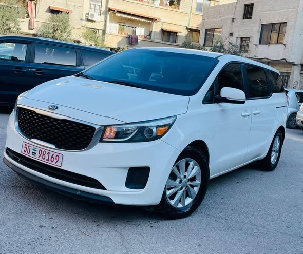 كيا سيدونا 2017 - صورة 1