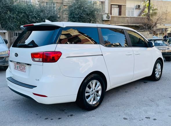 كيا سيدونا 2017 - صورة 3