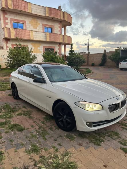 BMW 528 i 2011 - صورة 1