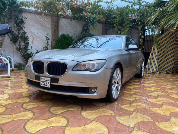 BMW 750 Li 2011 - صورة 1