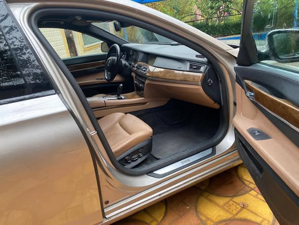 BMW 750 Li 2011 - صورة 5