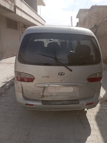 Hyundai H-1 2005 - صورة 1