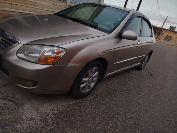 كيا سيراتو 2007 - صورة 2